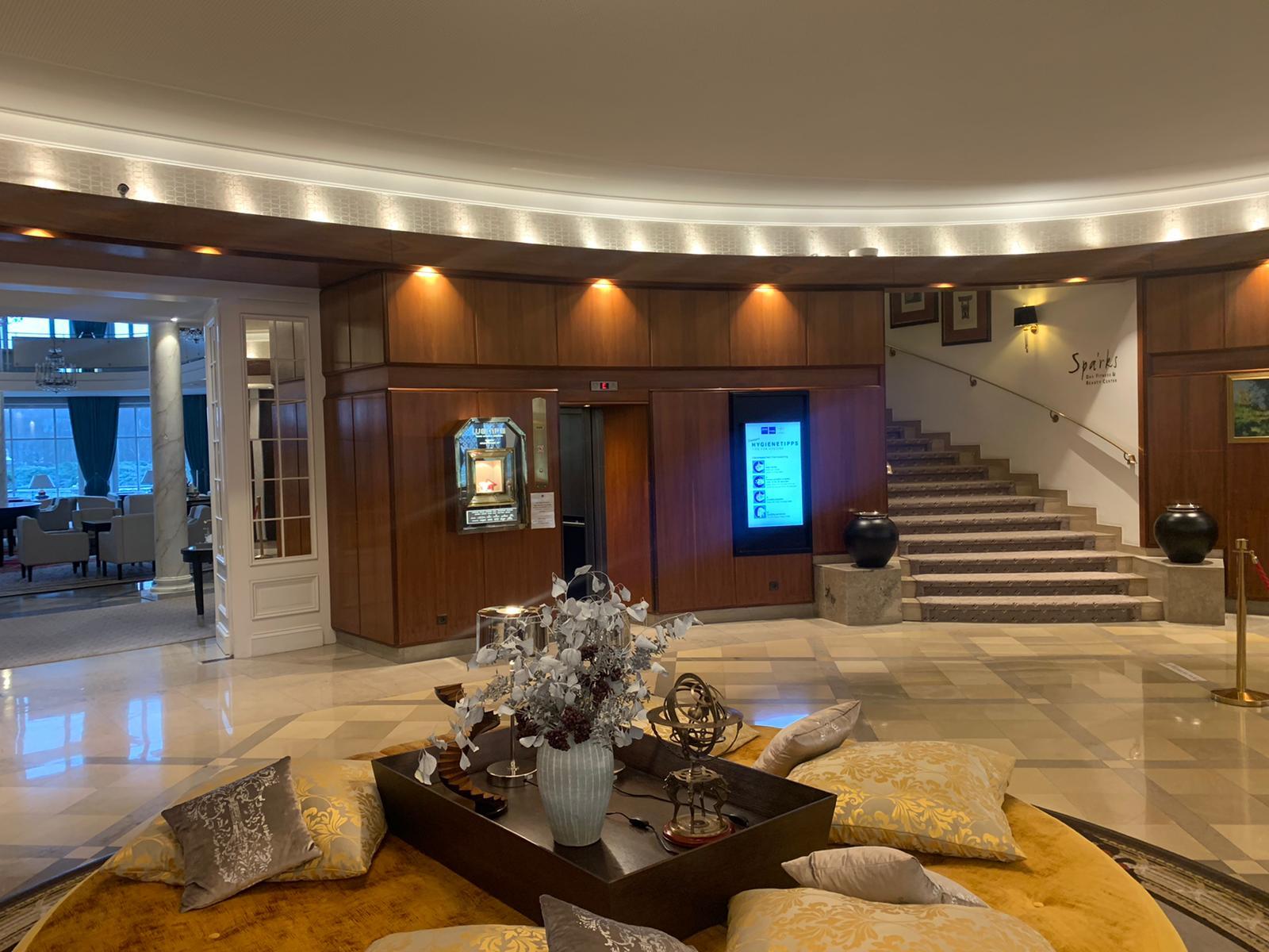 Installation of InfoPlay, our digital signage software in Dorint hotel in Bremen