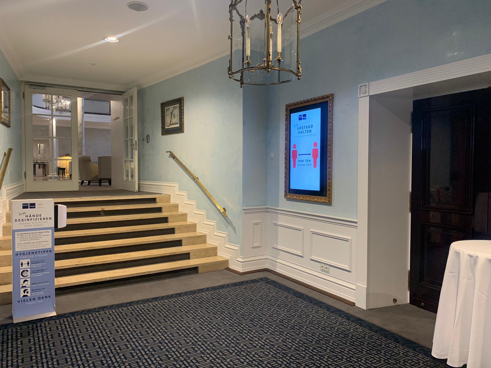 Installation of InfoPlay, our digital signage software in Dorint hotel in Bremen